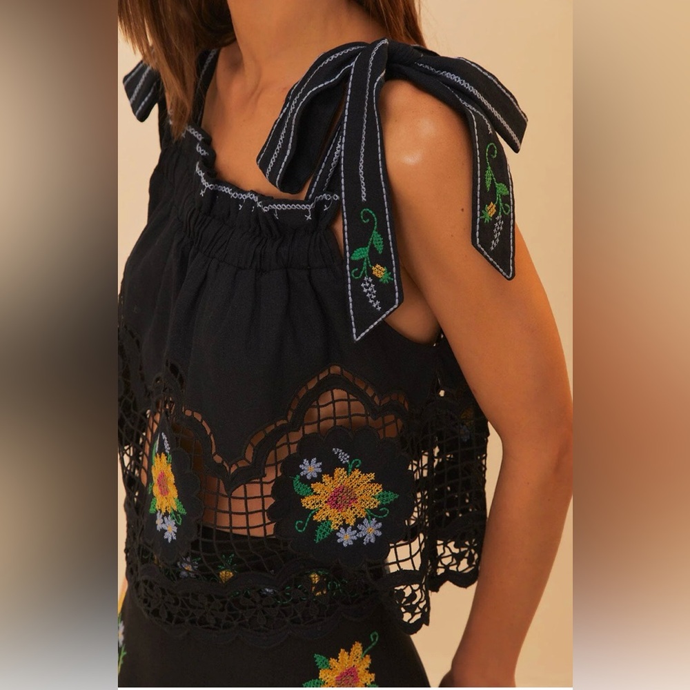 FARM Rio Cross Stitch Sunflower Richelieu Top, size small